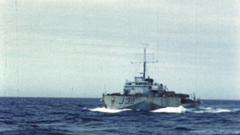 Colour footage : Good shots of convoy of minesweepers at sea (06/06/1944 or 07/06/1944).